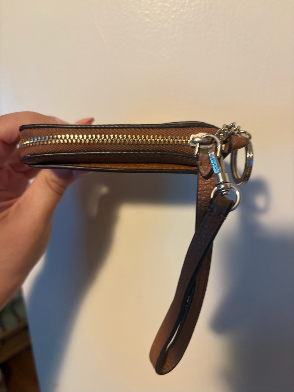 kate spade tan pebbled leather wristlet card case with keyring - Picture 4 of 8